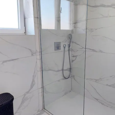 Sea View, 2 King Size Bed, Walk To And Center Apartamento Split