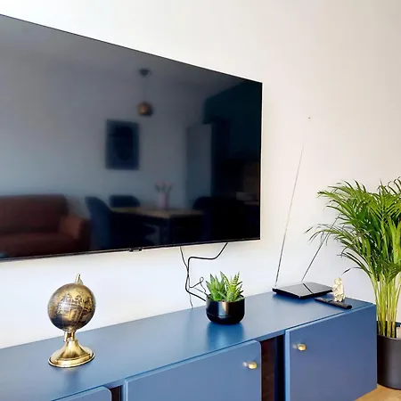 Modern 2 King Size Bed, Sea View, Walk To Beach And Center 아파트 *