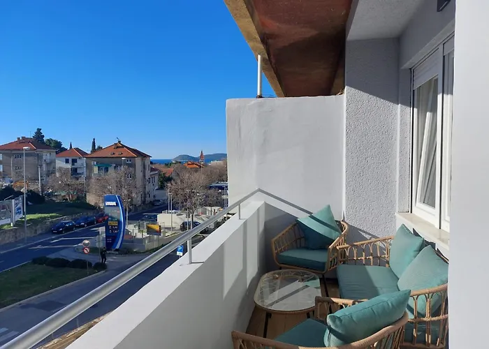 Wonderful 2 Bedroom 10min Walk From Center And Apartament *